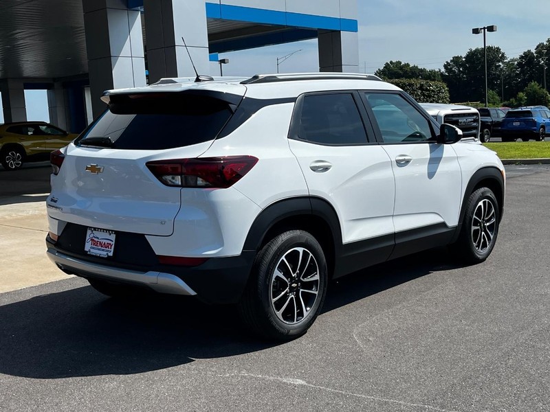 Chevrolet TrailBlazer Vehicle Image 03
