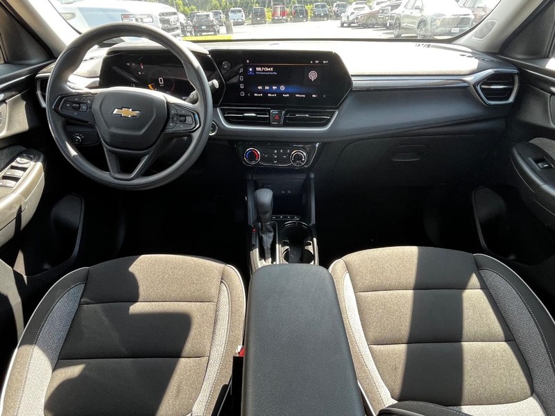 Chevrolet TrailBlazer Vehicle Image 05