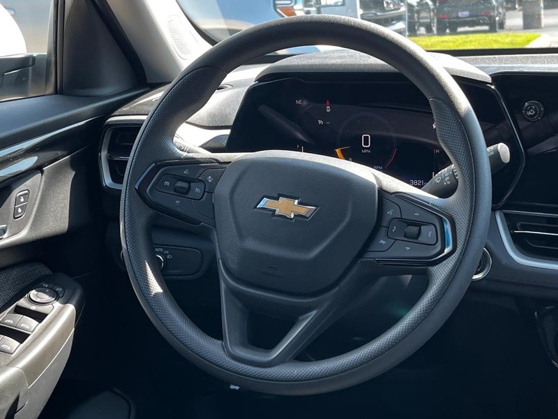 Chevrolet TrailBlazer Vehicle Image 06