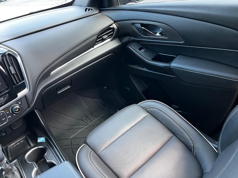 Chevrolet Traverse Limited Vehicle Image 16