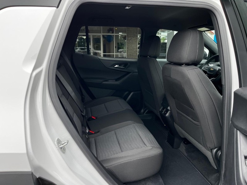 Chevrolet Equinox Vehicle Image 04