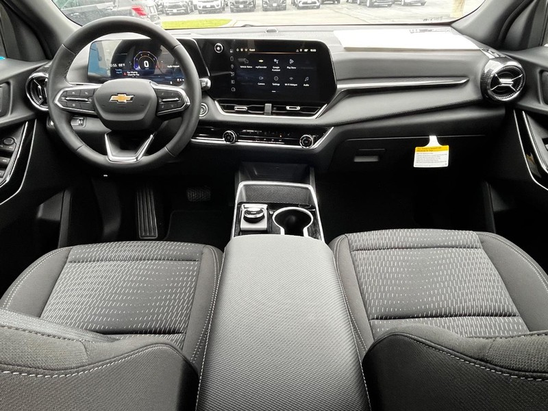 Chevrolet Equinox Vehicle Image 05
