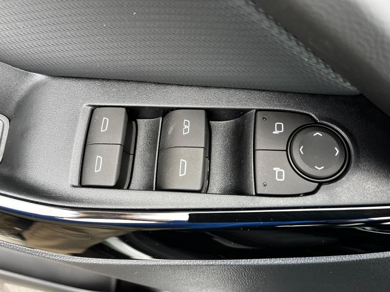 Chevrolet Equinox Vehicle Image 08