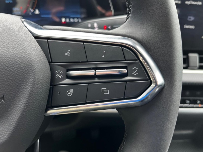 Chevrolet Equinox Vehicle Image 11