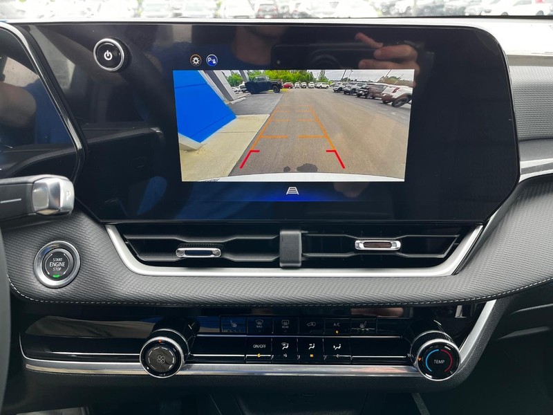 Chevrolet Equinox Vehicle Image 14