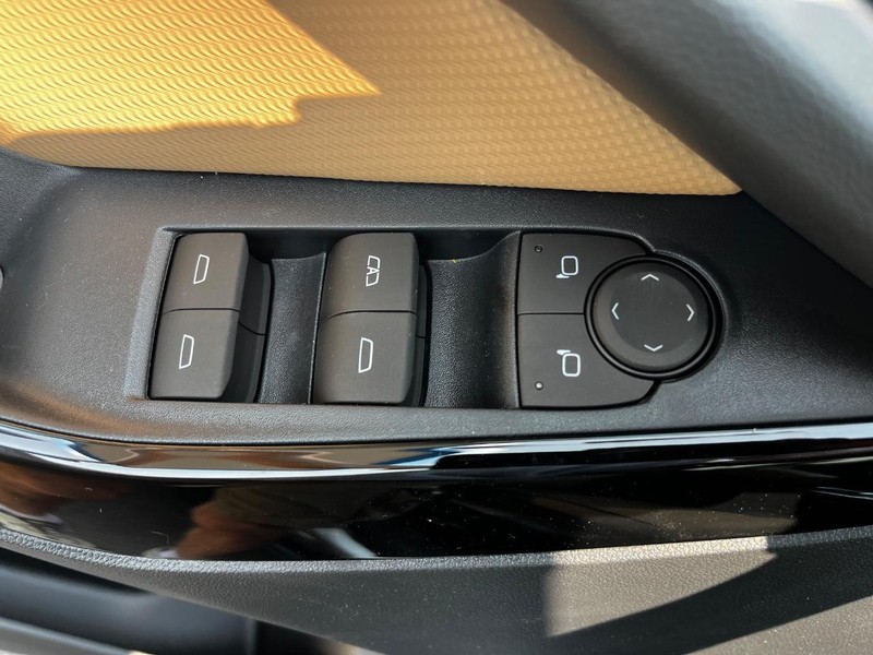 Chevrolet Equinox Vehicle Image 08