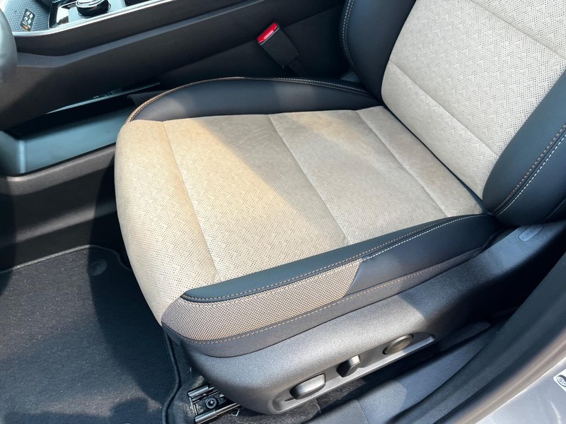 Chevrolet Equinox Vehicle Image 09