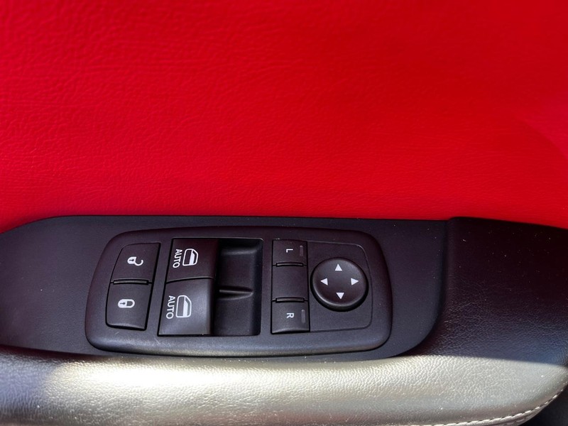 Dodge Challenger Vehicle Image 10