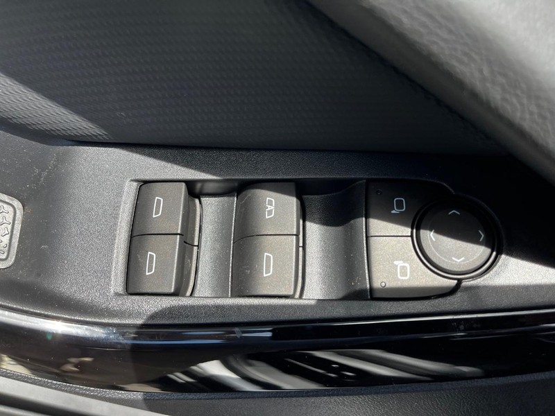 Chevrolet Equinox Vehicle Image 08