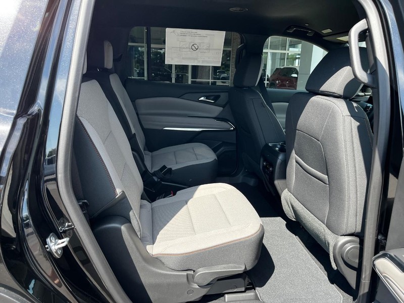Chevrolet Traverse Vehicle Image 04