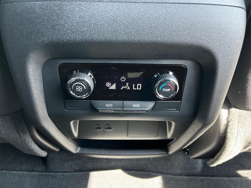 Chevrolet Traverse Vehicle Image 06