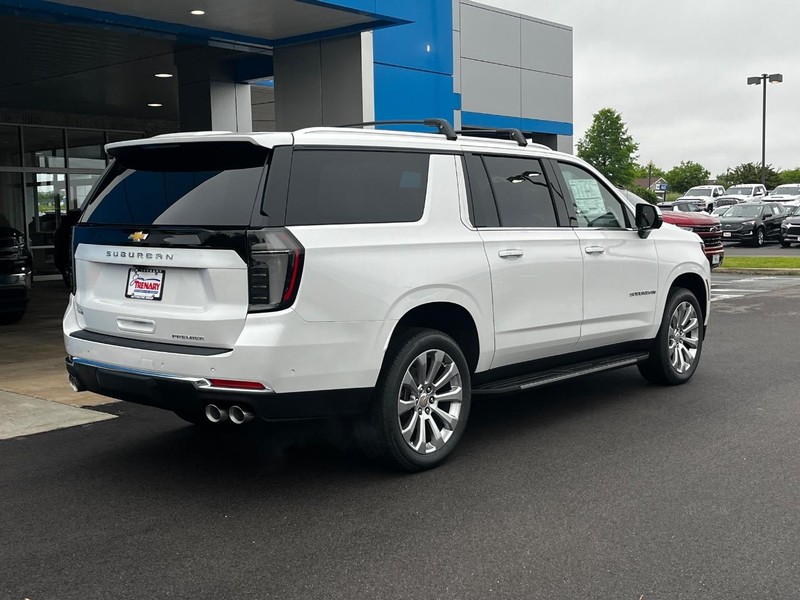 Chevrolet Suburban Vehicle Image 03