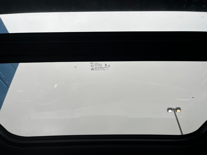 Chevrolet Suburban Vehicle Image 07