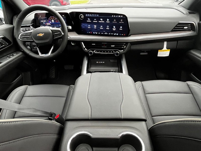 Chevrolet Suburban Vehicle Image 08