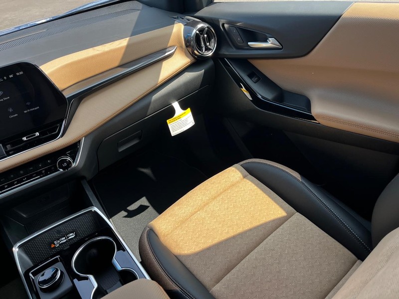 Chevrolet Equinox Vehicle Image 08