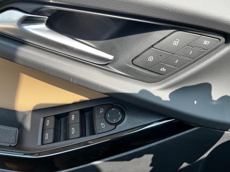 Chevrolet Equinox Vehicle Image 09