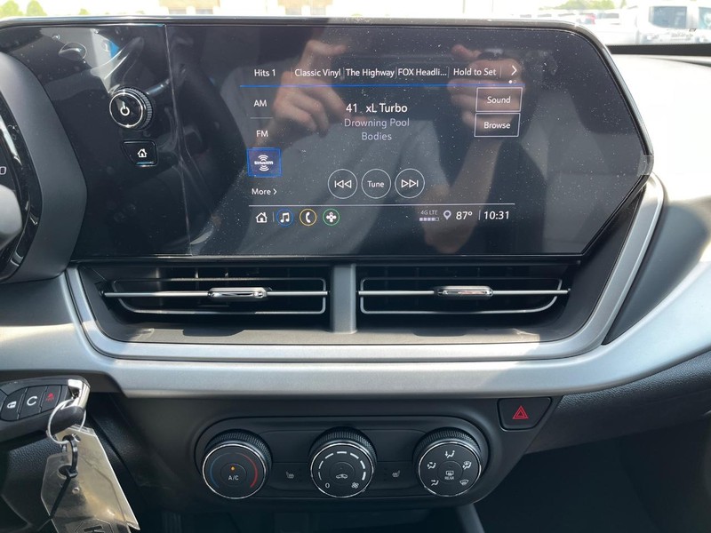 Chevrolet Trax Vehicle Image 14