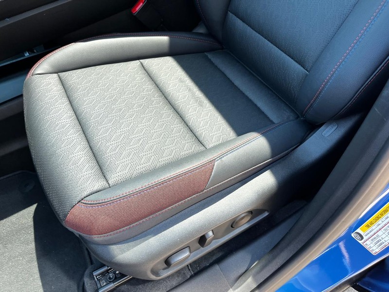 Chevrolet Equinox Vehicle Image 16