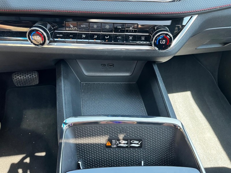Chevrolet Equinox Vehicle Image 20