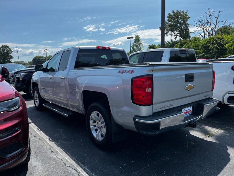 Chevrolet Silverado 1500 Vehicle Image 02