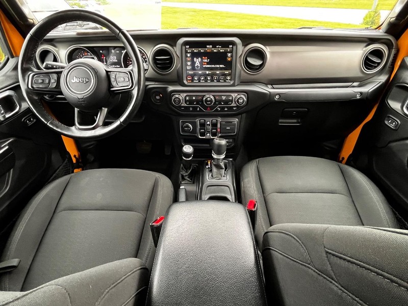 Jeep Gladiator Vehicle Image 11