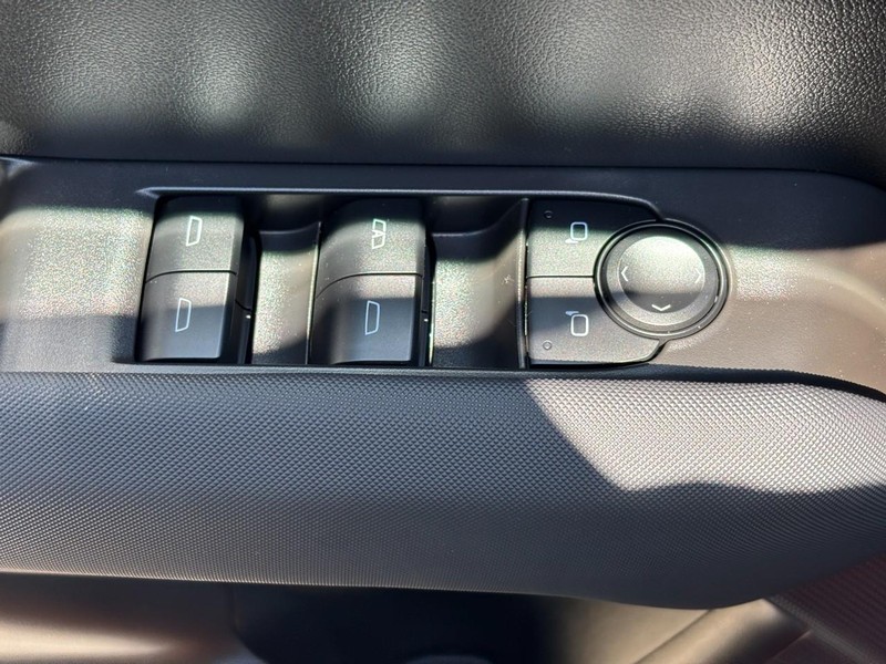 Chevrolet Colorado Vehicle Image 18