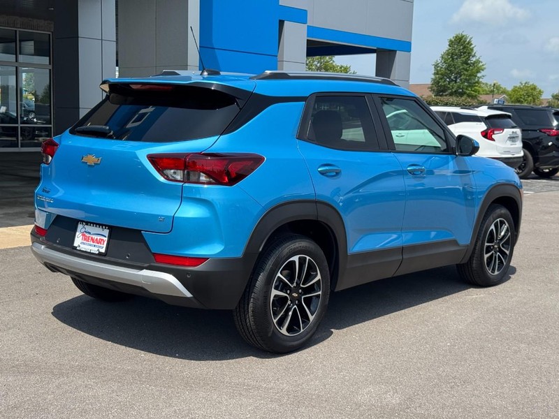 Chevrolet TrailBlazer Vehicle Image 03