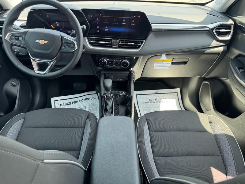 Chevrolet TrailBlazer Vehicle Image 06