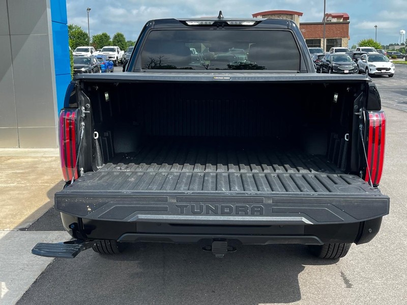 Toyota Tundra 4WD Vehicle Image 05