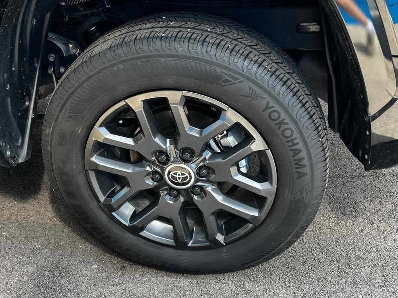 Toyota Tundra 4WD Vehicle Image 07