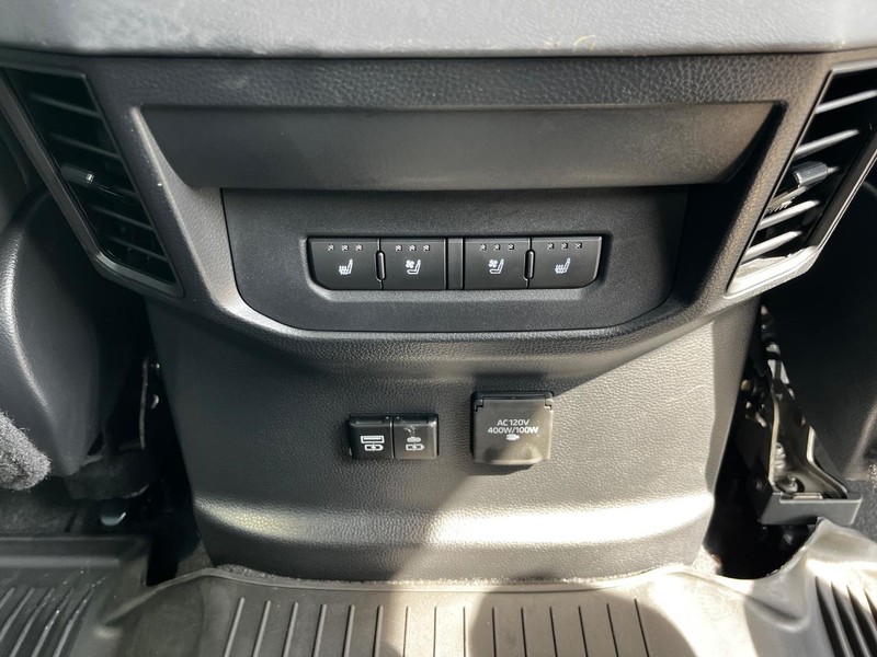 Toyota Tundra 4WD Vehicle Image 11