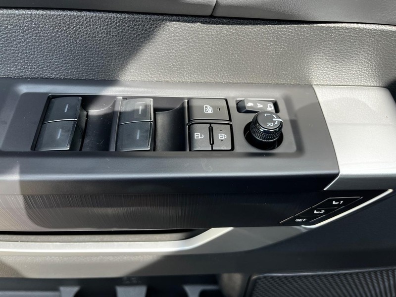 Toyota Tundra 4WD Vehicle Image 15