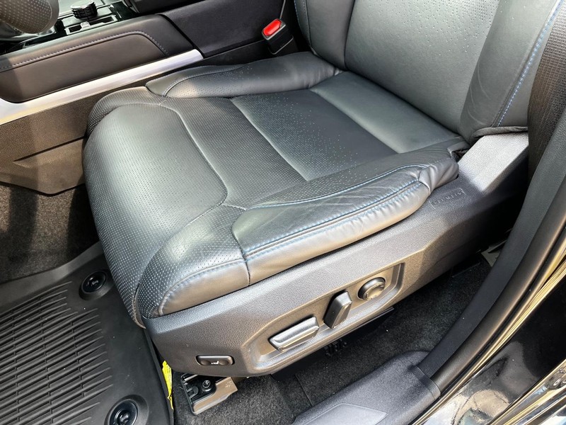 Toyota Tundra 4WD Vehicle Image 16