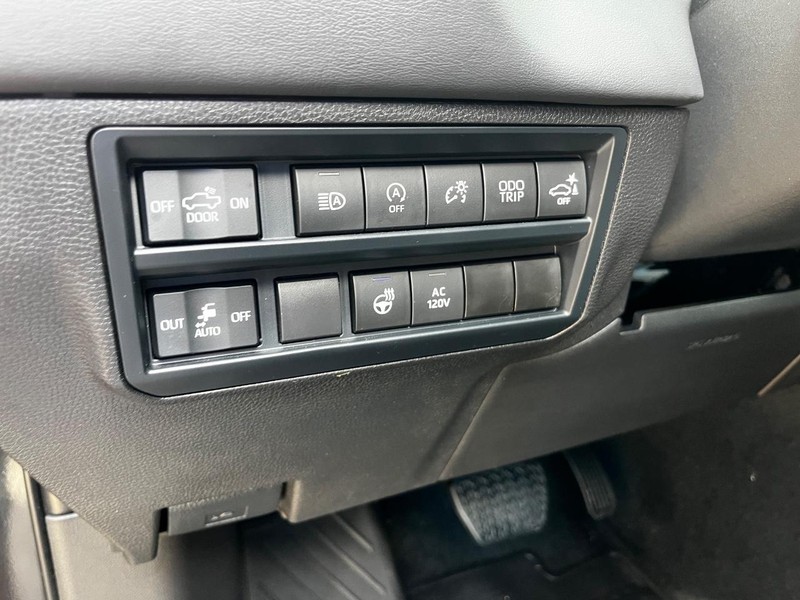 Toyota Tundra 4WD Vehicle Image 17