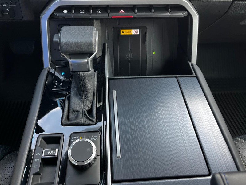 Toyota Tundra 4WD Vehicle Image 21
