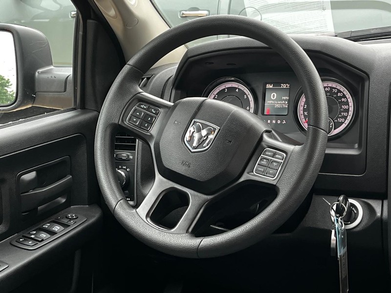 Ram 1500 Classic Vehicle Image 12