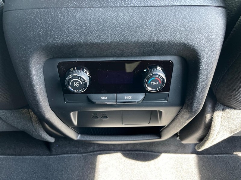 Chevrolet Traverse Vehicle Image 07