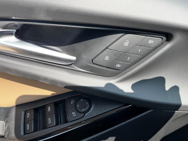 Chevrolet Equinox Vehicle Image 09
