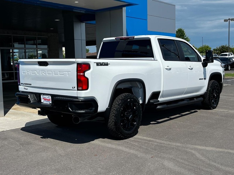 Chevrolet Silverado 2500HD Vehicle Image 03