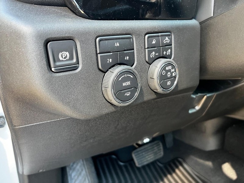 Chevrolet Silverado 2500HD Vehicle Image 10