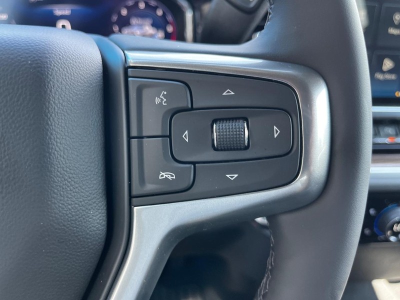 Chevrolet Silverado 2500HD Vehicle Image 12