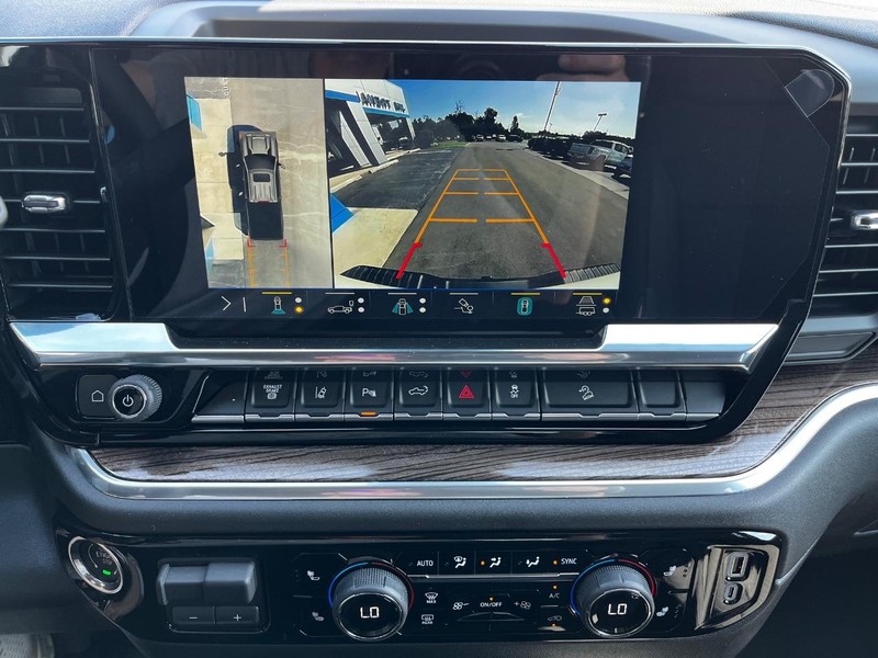 Chevrolet Silverado 2500HD Vehicle Image 15