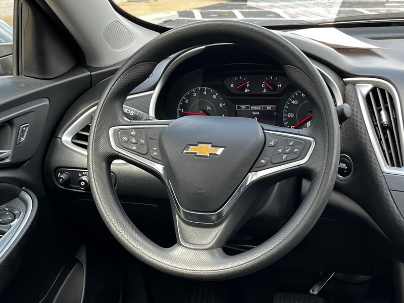 Chevrolet Malibu Vehicle Image 13