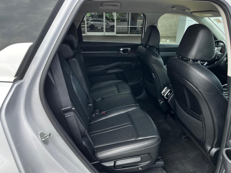 Kia Sorento Vehicle Image 10