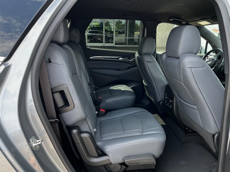 Buick Enclave Vehicle Image 10