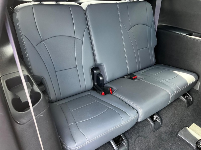 Buick Enclave Vehicle Image 11