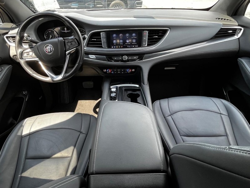 Buick Enclave Vehicle Image 13
