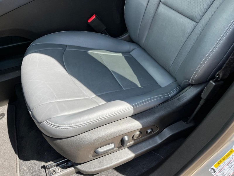 Buick Enclave Vehicle Image 17