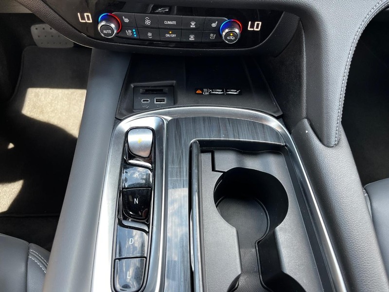 Buick Enclave Vehicle Image 22