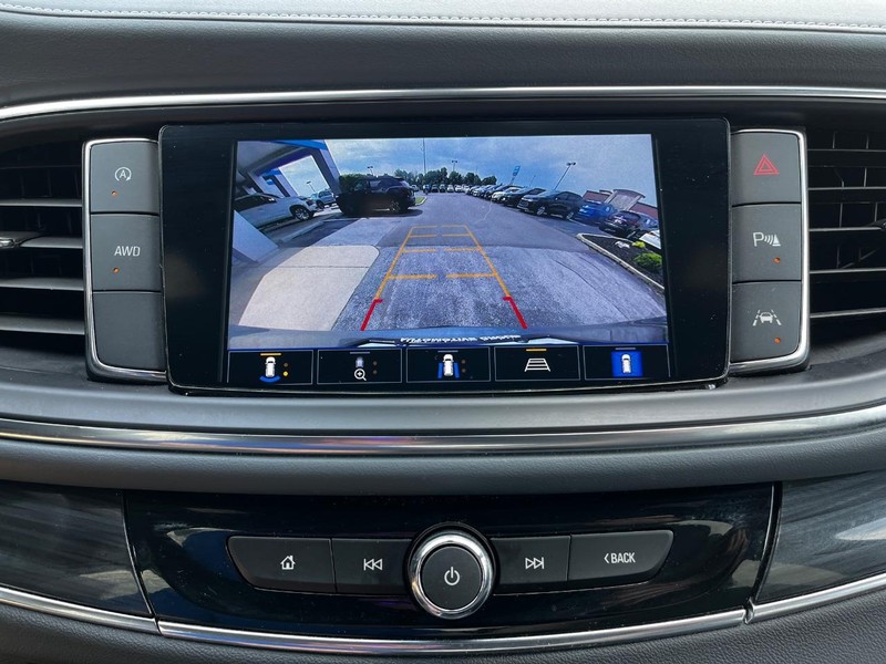 Buick Enclave Vehicle Image 24